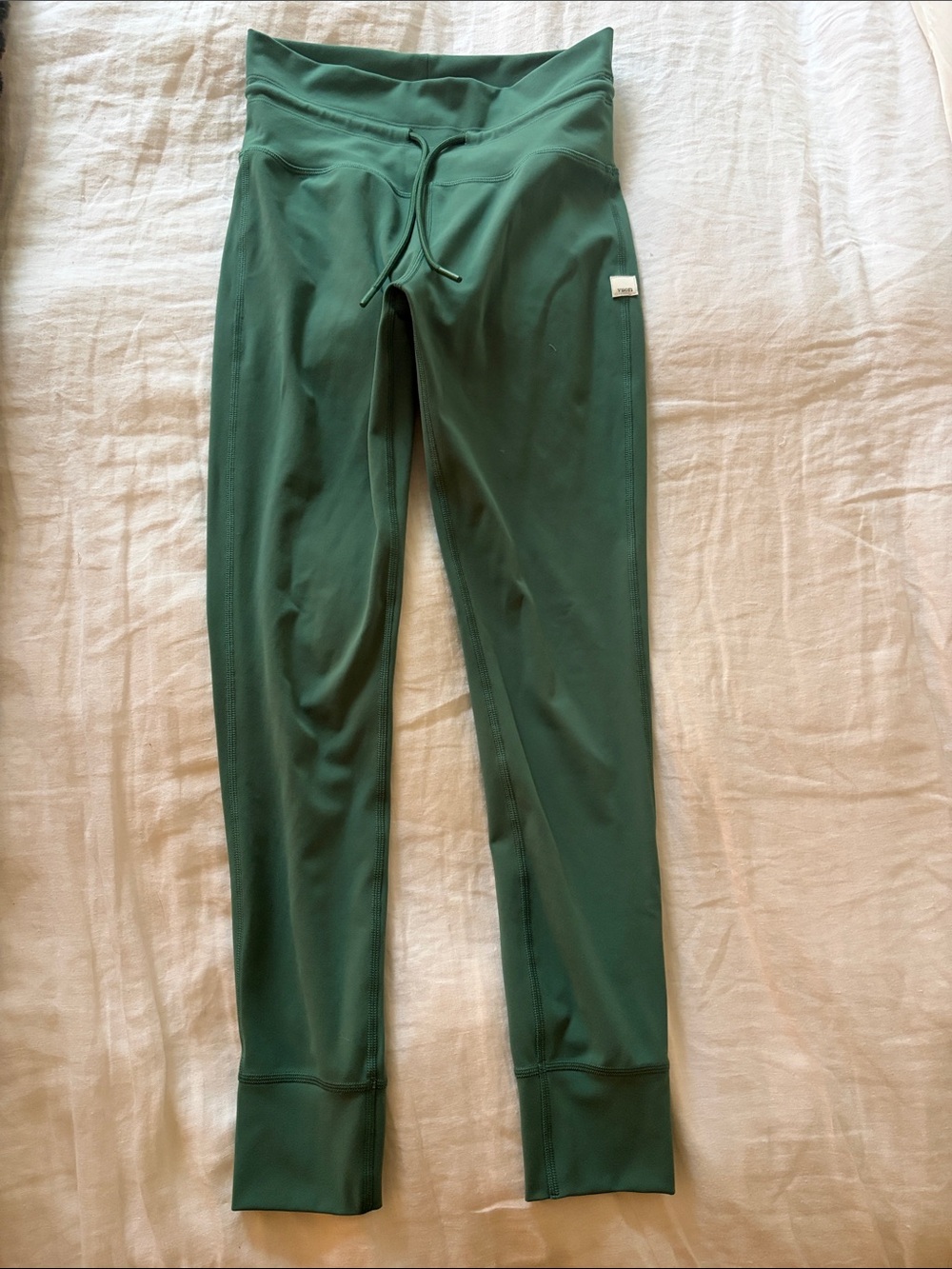 Vuori daily leggings - green size small like new